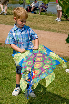 PHOTO: boy with kite